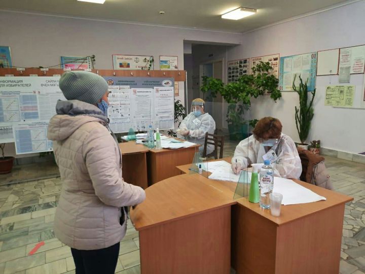 Большетарханцы голосуют на выборах