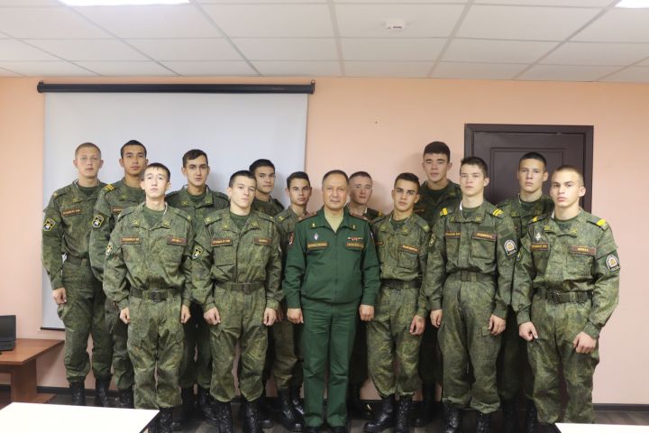 Тетюшские кадеты пообщались с военным комиссаром Тетюшского района