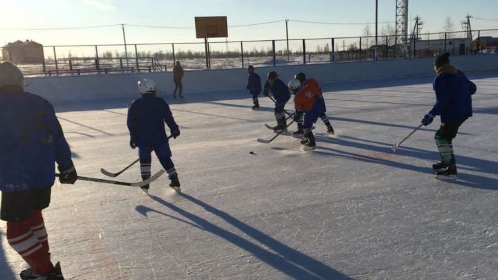 В Тетюшах прошли соревнования по хоккею с шайбой среди юниорских команд