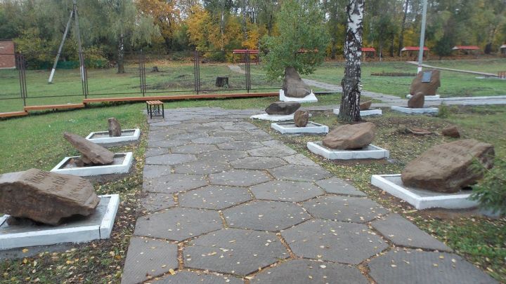 В селе Кошки-Новотимбаево установлены памятные камни