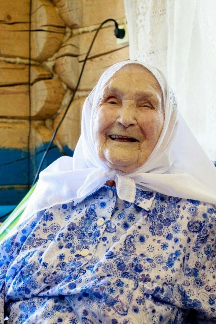 Бибисаре Гаязовой из села Кляшево 102 года