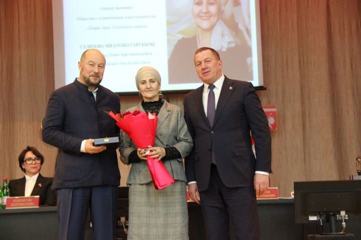 Почетного звания удостоена главный экономист сельхозпредприятия «Новая Заря»