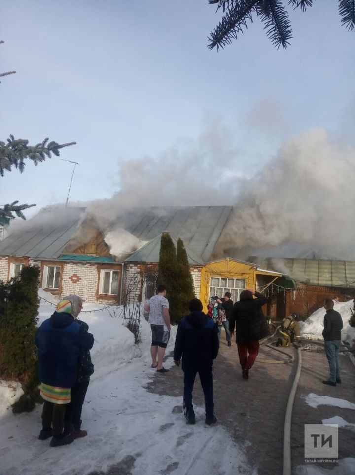В Татарстане, при попытке потушить горящий дом, мужчина получил ожоги