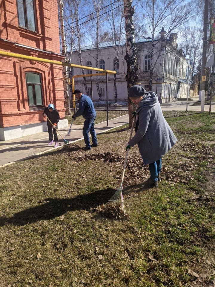 Проводится очистка и благоустройство территорий населенных пунктов Тетюшского района