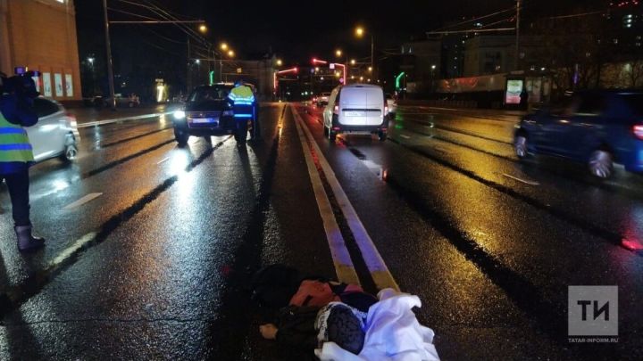 Накануне в Казани при переходе дороги в неположенном месте были сбиты два человека