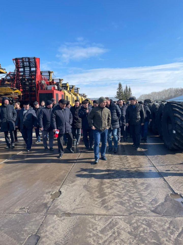 В Апастовском районе РТ состоялось заседание зонального штаба по подготовке техники к весенне-полевым работам