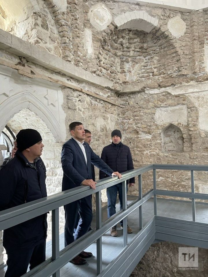 Иван Гущин осмотрел ход ремонтных работ в Болгаре в канун 1100-летия принятия ислама