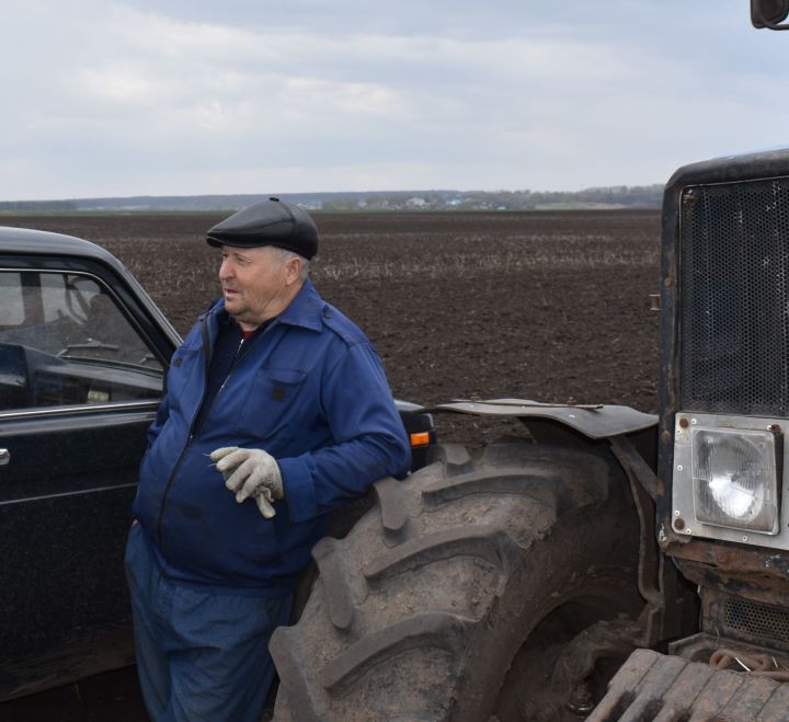 Юрий Егор­кин начал работать в местном колхозе сразу после окончания школы