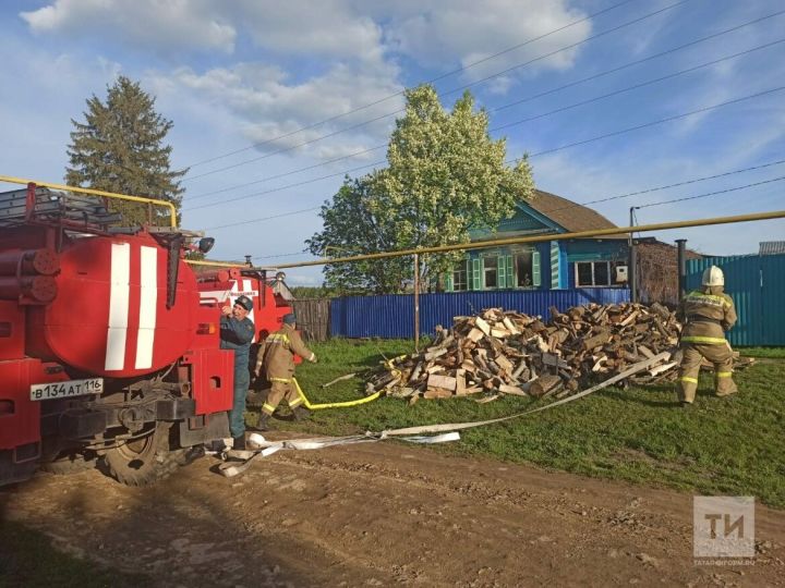 Накануне два человека погибли на пожаре в частном доме в Татарстане