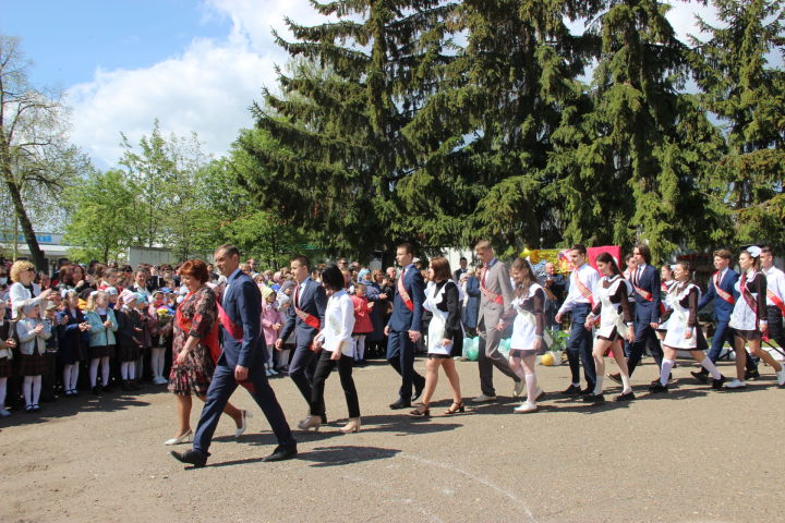 В этом году в Тетюшском районе 181 выпускник 9-х классов, 103 учащихся окончили 11-й класс