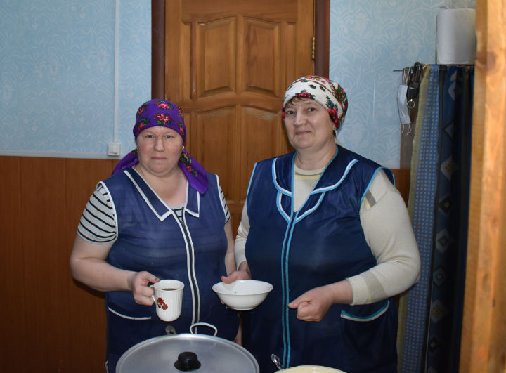Жительница Кильдюшева Раиса Митрюшкина работает поваром в столовой уже шесть лет