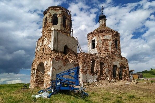 В Татарстане добровольцы восстанавливают старинный храм