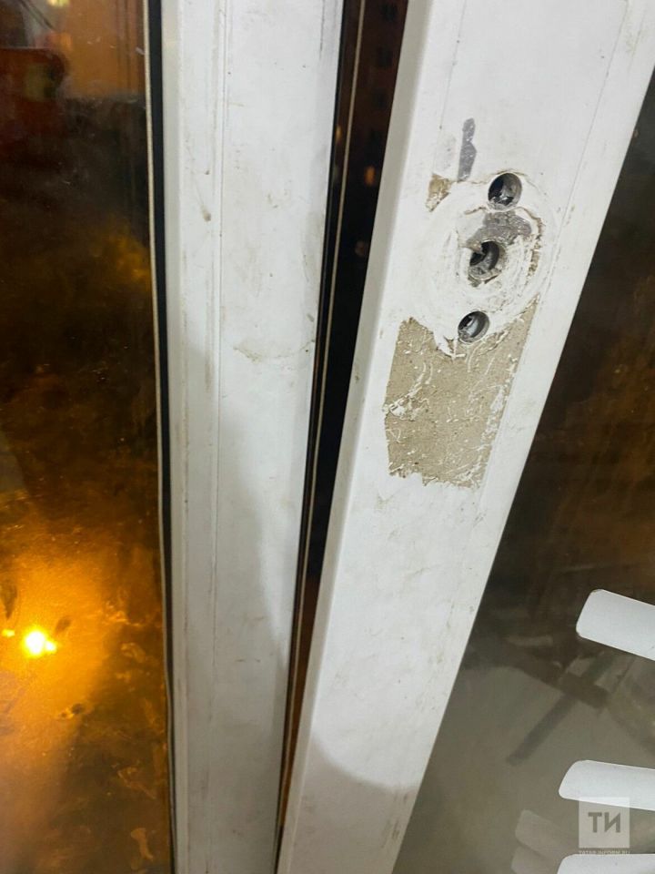 В Татарстане из окна квартиры на пятом этаже выпала годовалая девочка