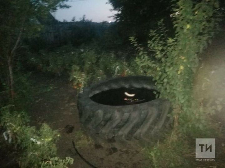 В Татарстане маленький ребенок утонул в покрышке от трактора