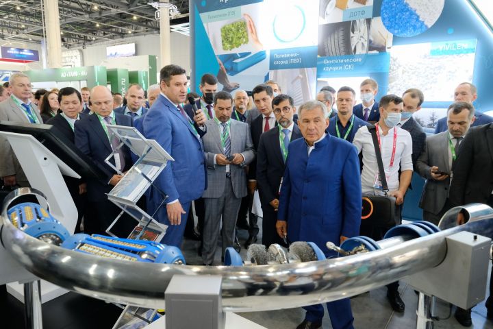 Президент Татарстана Рустам Минниханов посетил стенд ПАО «Транснефть» на выставке «TatOilExpo-2022»