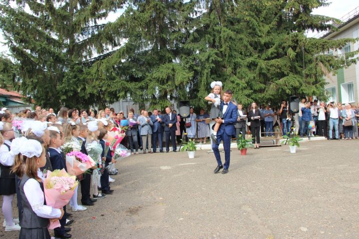 В Тетюшском районе прошли торжественные линейки, посвящённые Дню знаний