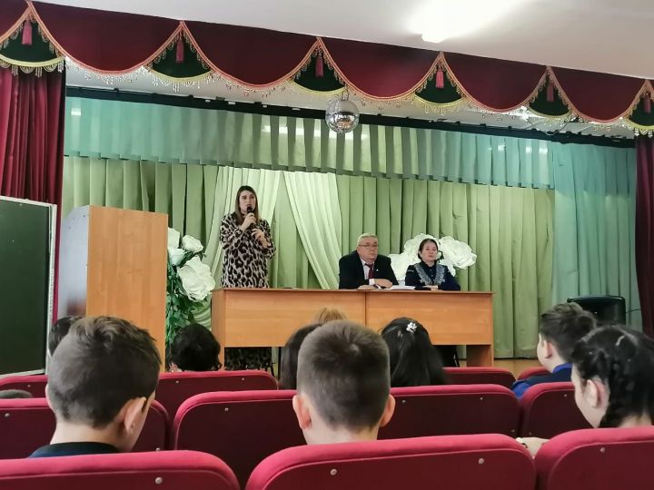 В Тетюшской татарской школе состоялась встреча с писателем
