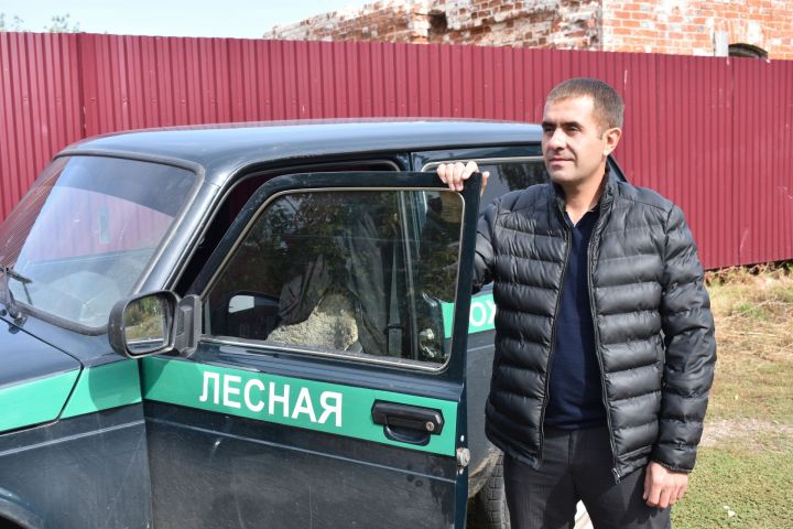 Марат Амерханов трудится мастером леса в Тетюшском лесничестве
