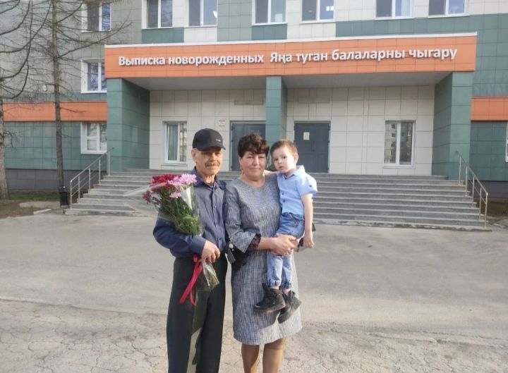 Тетюшане присылают фото на конкурс ко Дню бабушек и дедушек