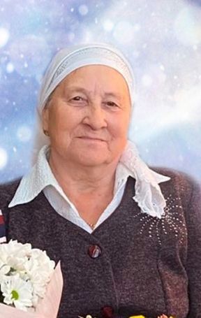 Йорты чәчәкләргә күмелгән