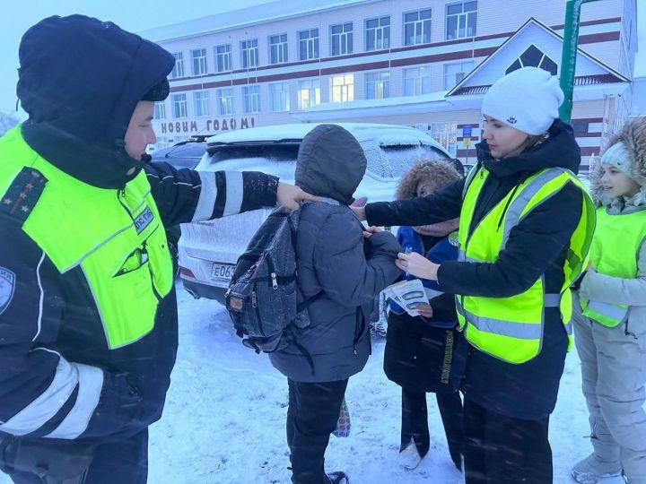 У тетюшских школьников проверили наличие световозвращающих элементов на одежде