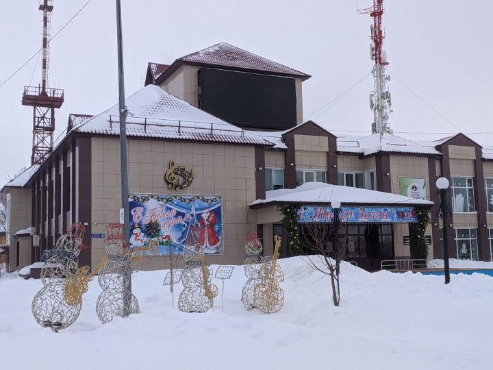 В новогоднюю ночь на площади перед РДК состоится праздничная программа  «Новый год – в кругу друзей»