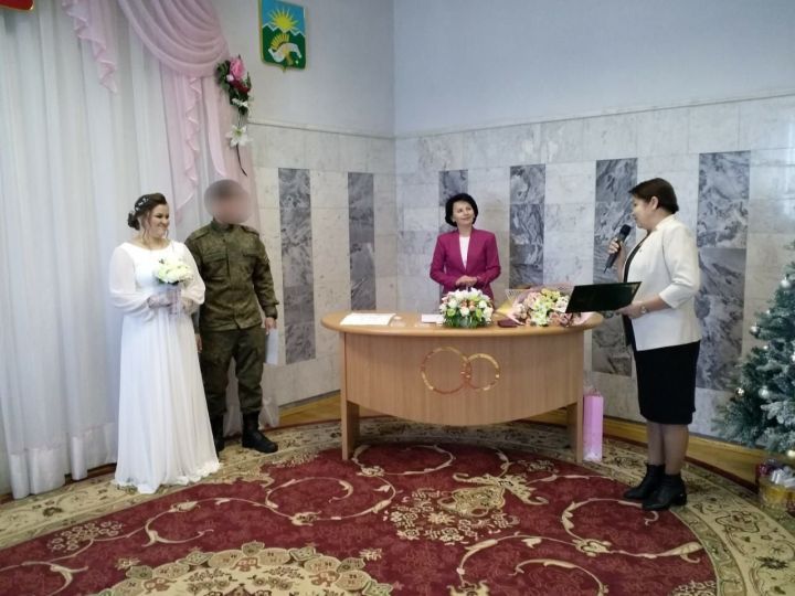 В Татарстане поженились участник СВО со своей возлюбленной