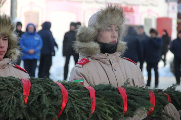 В Тетюшах прошел торжественный митинг, посвященный Дню Героев Отечества