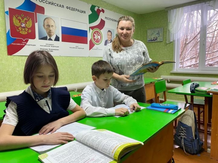 Педагогический стаж учителя Алии Идия­туллиной – двадцать лет