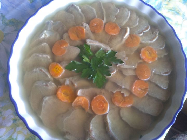 Рецепт от тетюшанки: Заливное из свиного языка