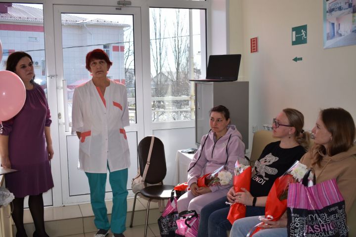 Тәтеш үзәк район хастаханәсе поликлиникасында «Йөкле хатыннар көне» дигән бәйрәм рухындагы чара булган