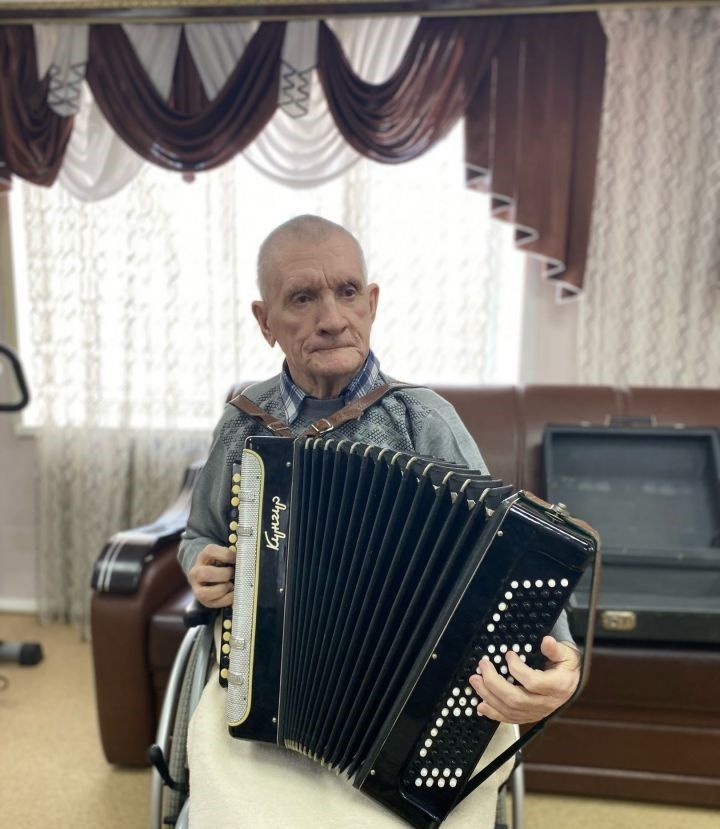 Гармун сайрый сандугачтай...