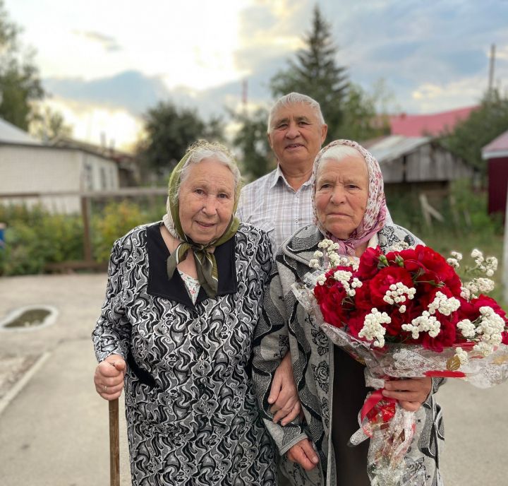 Юбилей тетюшанки Александры Буркиной отмечали всей улицей