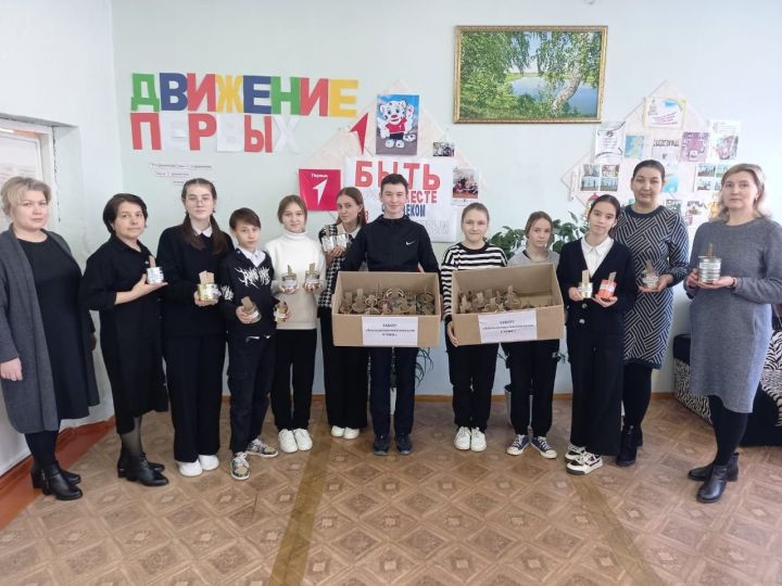 В Большешемякинской школе сделали заготовки для окопных свечей