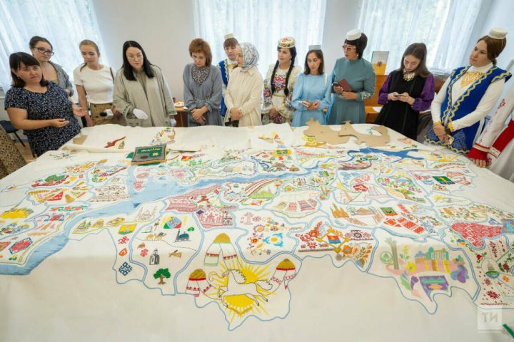 Вышитую карту Татарстана передадут в фонд Национального музея
