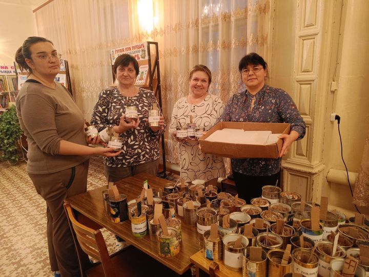 Для тетюшских школьников провели мастер-класс по изготовлению окопных свечей