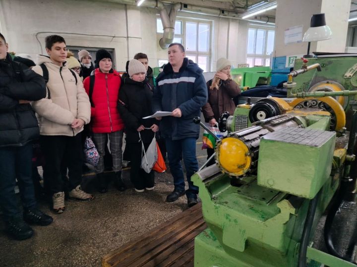 Тетюшские школьники посетили механический завод