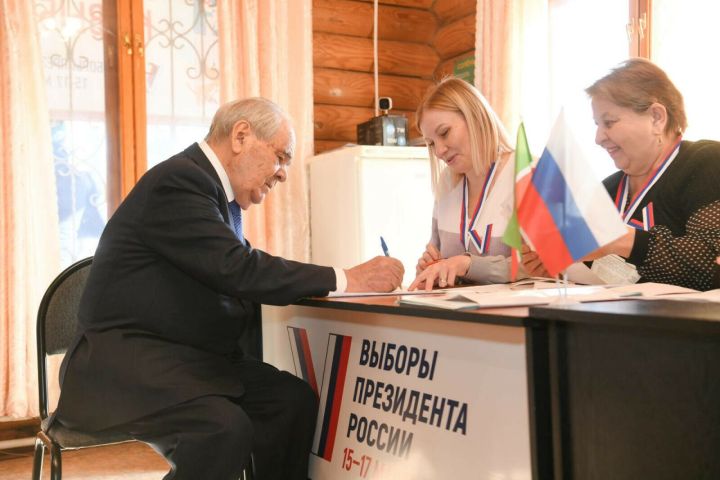 Шаймиев проголосовал на выборах Президента РФ