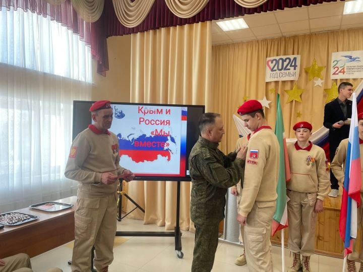 В Тетюшской школе №1 состоялась церемония посвящения обучающихся в ряды «ЮНАРМИИ»
