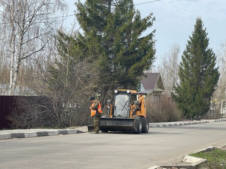 Весенние уборки в городе