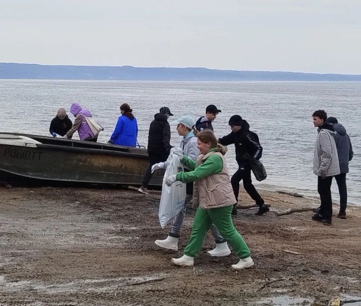 ЮНАРМЕЙЦЫ НА СУББОТНИКЕ
