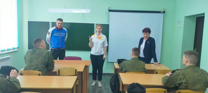 Встреча с мастером спорта вдохновила тетюшских кадет на занятия спортом