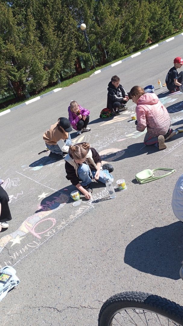 В Тетюшах состоялся конкурс детских рисунков на асфальте «Победа глазами детей»
