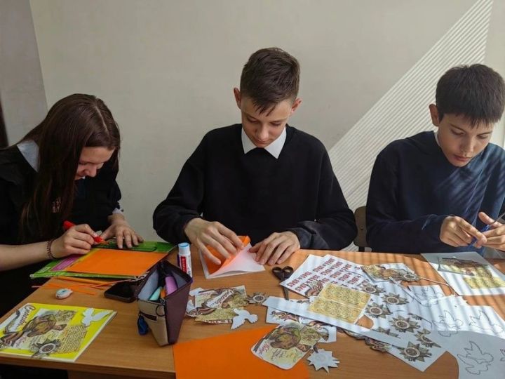 Активисты Нармонской школы принимают участие в акции «Старость в радость»