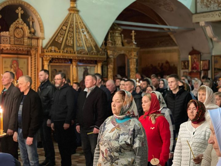 В Тетюшах, в Троицком соборе, состоялось Пасхальное богослужение