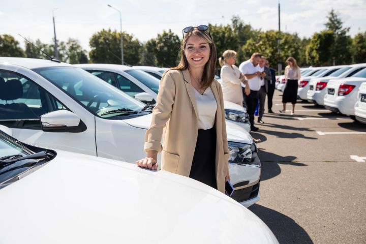 Отдел молодежи в Тетюшах получил новую Lada Granta