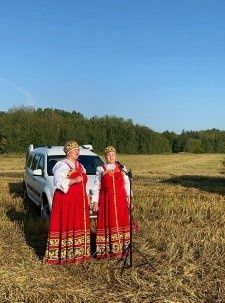 Агитбригада Верхнетарханского СДК выступила перед хлеборобами ООО «Бакрчи»