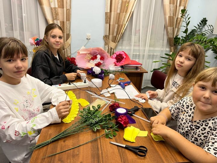 Үз куллары белән розалар ясаганнар
