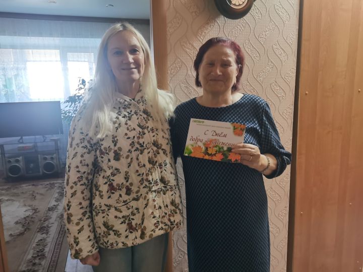 Сотрудники Тетюшского районного Дома культуры поздравили ветеранов