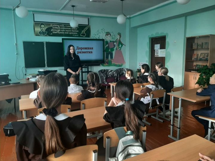 В Большетарханской школе провели урок по дорожной разметке